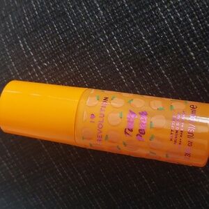 New makeup revolution tasty peach‎ setting spray